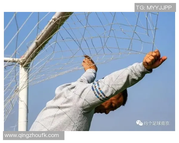 南京足球队边路渗透战术解析与实践探讨