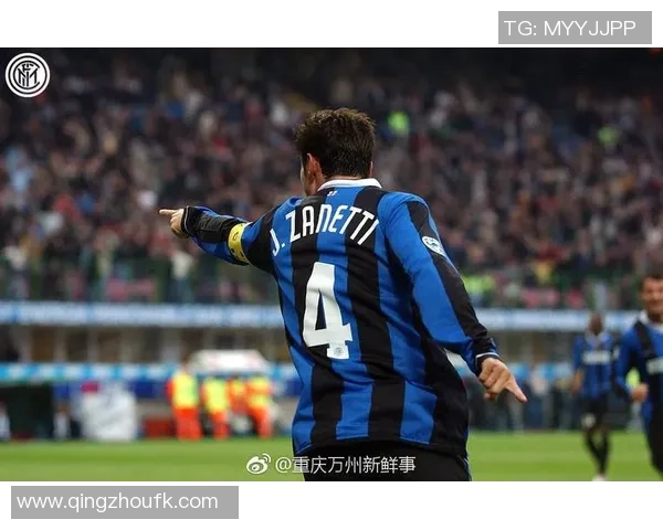 足球水杯男生的热血梦想与青春追逐的完美结合